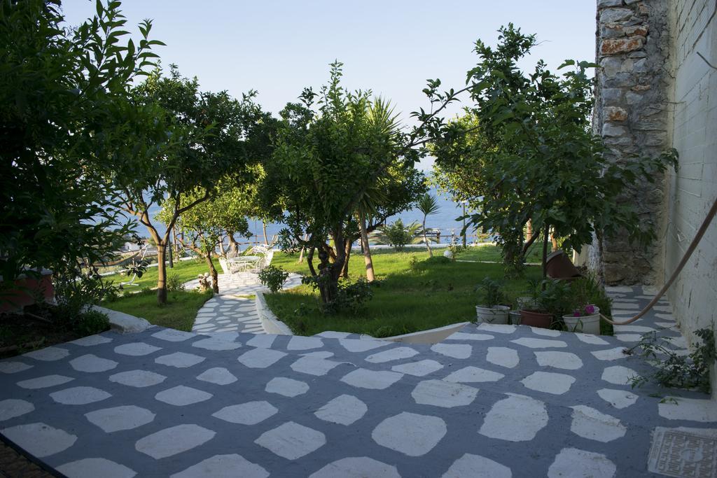 Mavrovoúnion Hotel Milton מראה חיצוני תמונה