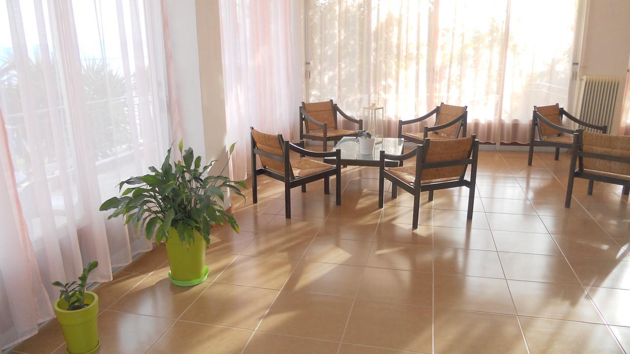 Mavrovoúnion Hotel Milton מראה חיצוני תמונה