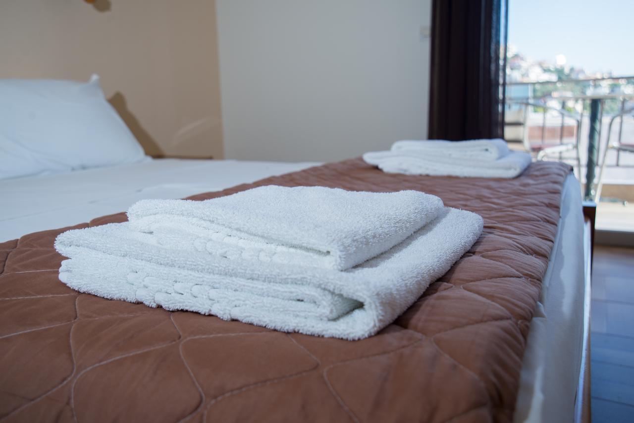 Mavrovoúnion Hotel Milton מראה חיצוני תמונה