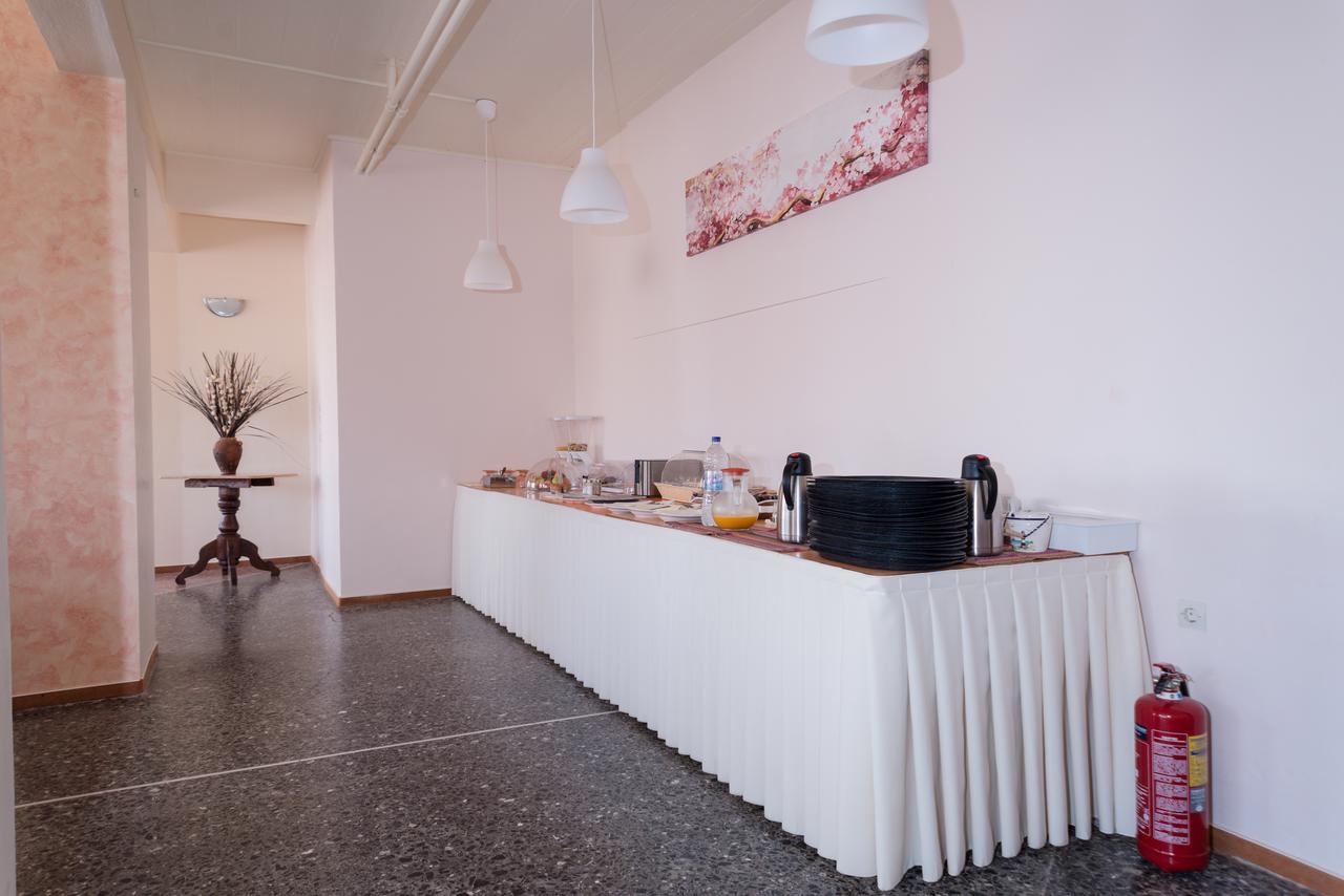 Mavrovoúnion Hotel Milton מראה חיצוני תמונה