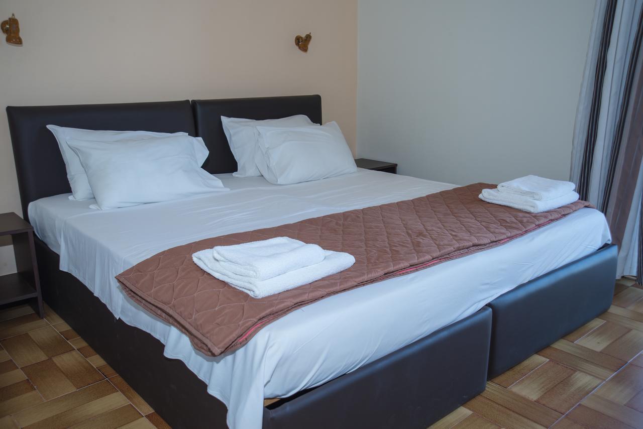 Mavrovoúnion Hotel Milton מראה חיצוני תמונה
