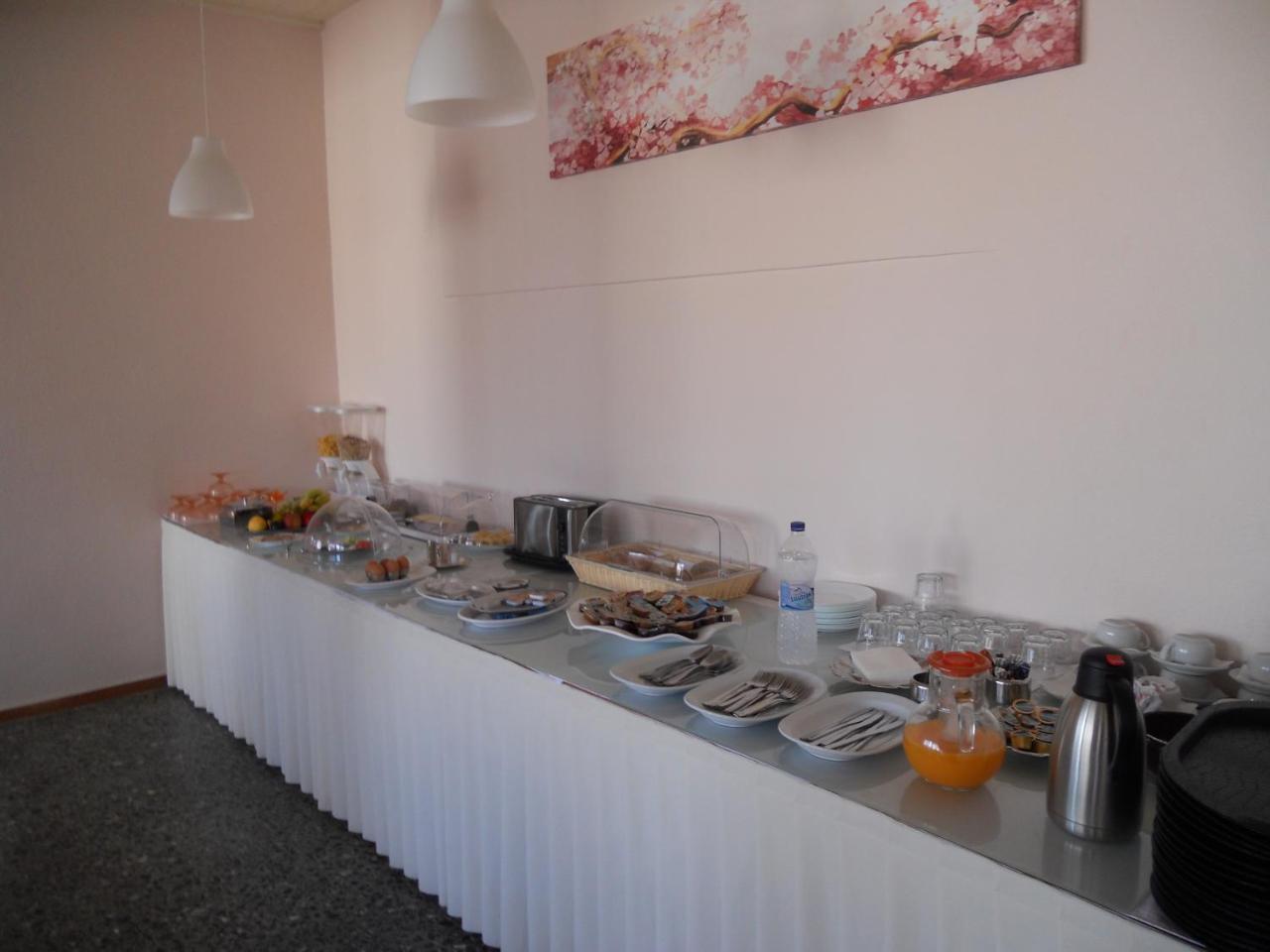 Mavrovoúnion Hotel Milton מראה חיצוני תמונה