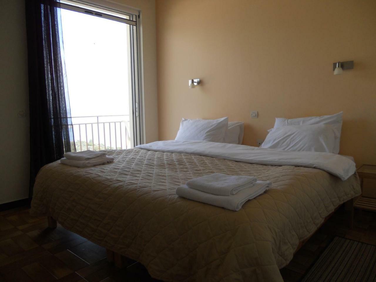 Mavrovoúnion Hotel Milton מראה חיצוני תמונה