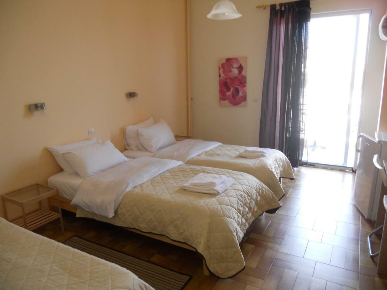 Mavrovoúnion Hotel Milton מראה חיצוני תמונה
