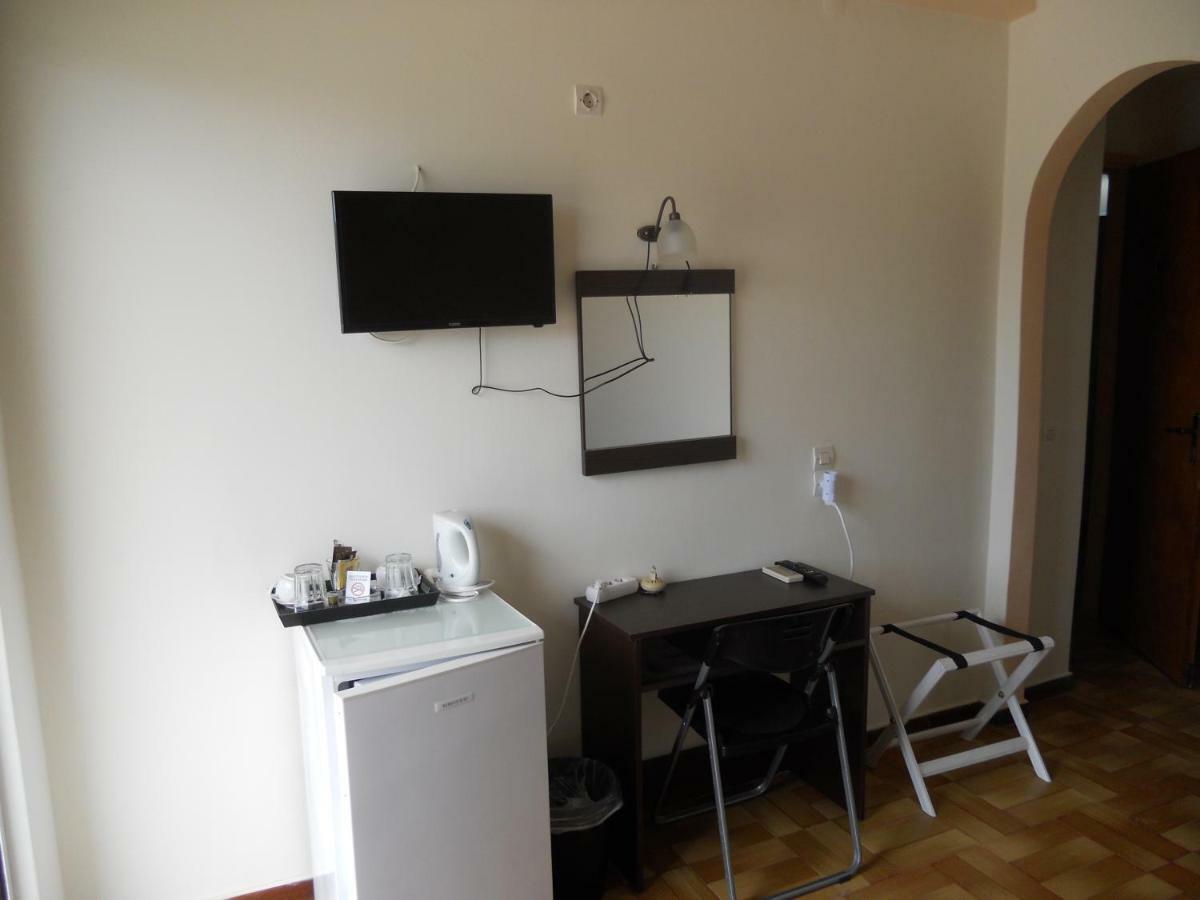 Mavrovoúnion Hotel Milton מראה חיצוני תמונה